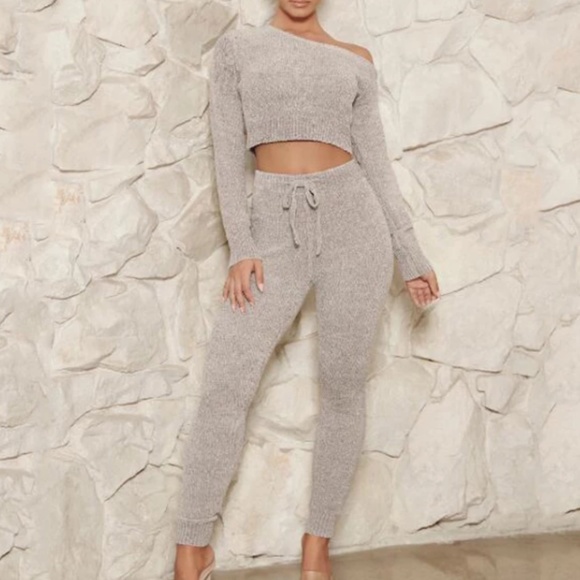 LOUNGE SET - Picture 2 of 2